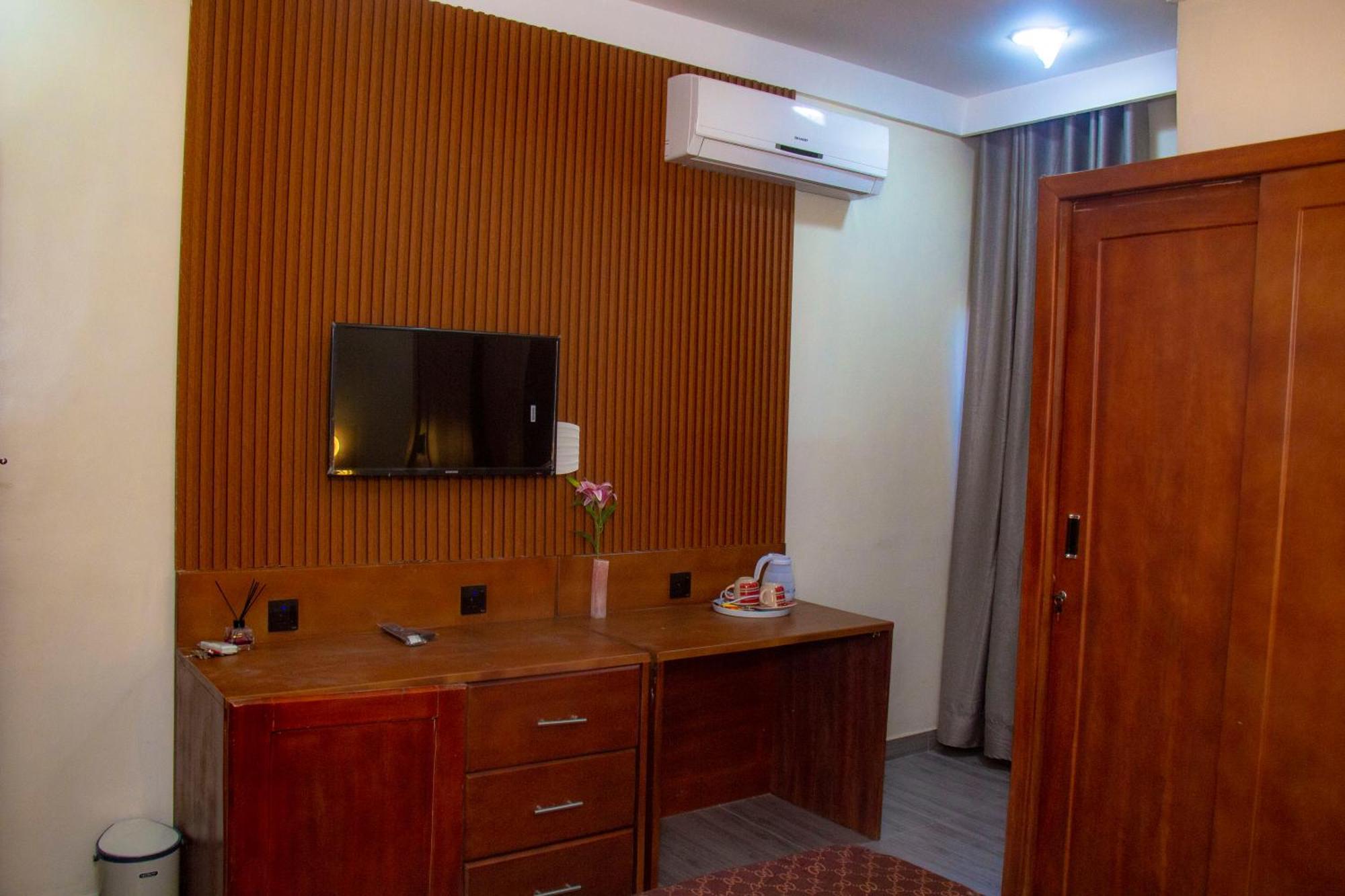 Hotel L'Apero Cotonou Exteriör bild